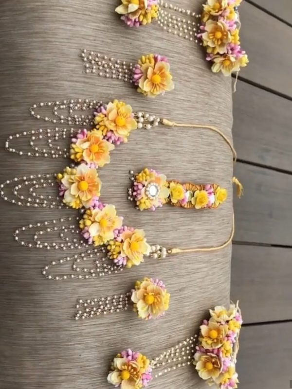 pink lower jewelry, bride flower jewelry, bridal flower jewelry, simple bridal jewelry, elegant bridal jewelry, flower jewelry for mehandi, flower jewelry for haldi, mehandi favors, mehandi jewelry, haldi jewelry, haldi jewelry for bride sister, mehandi jewelry for sister, latest flower jewelry, latest flower jewellery, flower jewelery designs, designer flower jewelry, latest flower jewelry designs, orange flower jewelry, white flower jewelry,