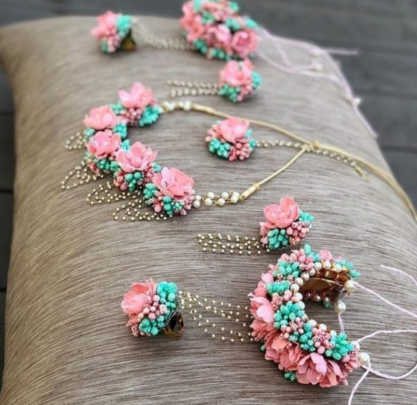 pink lower jewelry, bride flower jewelry, bridal flower jewelry, simple bridal jewelry, elegant bridal jewelry, flower jewelry for mehandi, flower jewelry for haldi, mehandi favors, mehandi jewelry, haldi jewelry, haldi jewelry for bride sister, mehandi jewelry for sister, latest flower jewelry, latest flower jewellery, flower jewelery designs, designer flower jewelry, latest flower jewelry designs