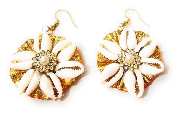 pink lower jewelry, bride, shells jewellery, jewellery designs 2021,latest bridal flower jewellery 2021 flower jewelry, bridal flower jewelry, simple bridal jewelry, elegant bridal jewelry, flower jewelry for mehandi, flower jewelry for haldi, mehandi favors, mehandi jewelry, haldi jewelry, haldi jewelry for bride sister, mehandi jewelry for sister, latest flower jewelry, latest flower jewellery, flower jewelery designs, designer flower jewelry, latest flower jewelry designs, orange flower jewelry, white flower jewelry,