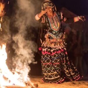 640px-Traditional_Kalbeliya_in_Cold_Desert_Night 640px-Traditional_Kalbeliya_in_Cold_Desert_Night