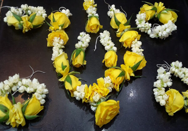 pink lower jewelry, bride flower jewelry, bridal flower jewelry, simple bridal jewelry, elegant bridal jewelry, flower jewelry for mehandi, flower jewelry for haldi, mehandi favors, mehandi jewelry, haldi jewelry, haldi jewelry for bride sister, mehandi jewelry for sister, latest flower jewelry, latest flower jewellery, flower jewelery designs, designer flower jewelry, latest flower jewelry designs, orange flower jewelry, white flower jewelry,